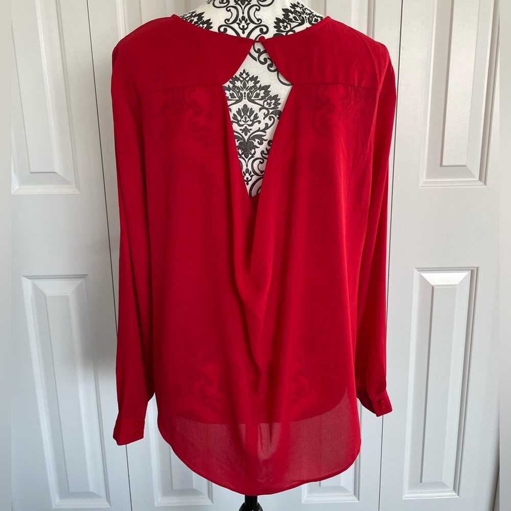 Red blouse 💄 - Picture 2 of 7